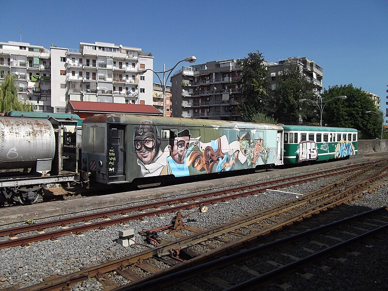 File:La carrozza n. 04 della ferrovia Circumetnea, accantonata presso la stazione di Catania Borgo.JPG