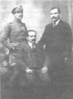 Лазар Поповски и Христо Цветков (прави)