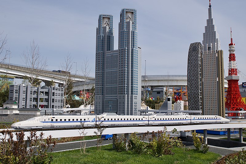 File:Legoland Japan Shinkansen - flicker 33123079500 4e58844f74 o.jpg