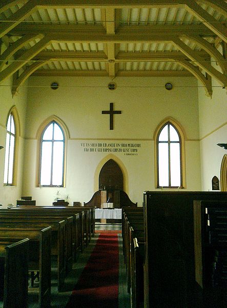 File:Livorno - interno chiesa valdese.jpg