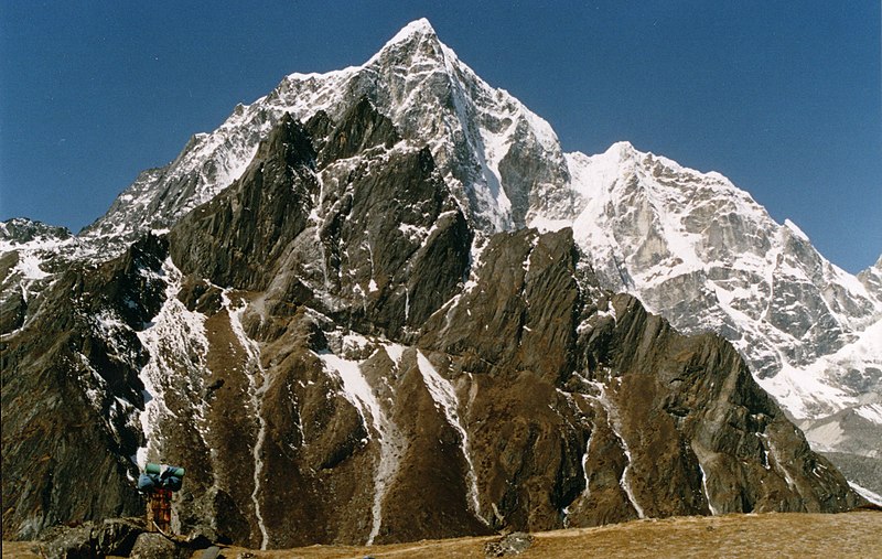 File:Lobuche from Lobuche alp.jpg