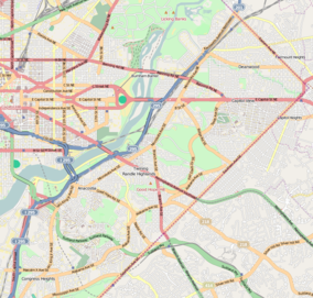 Mapa zobrazující umístění parku Kenilworth a vodních zahrad