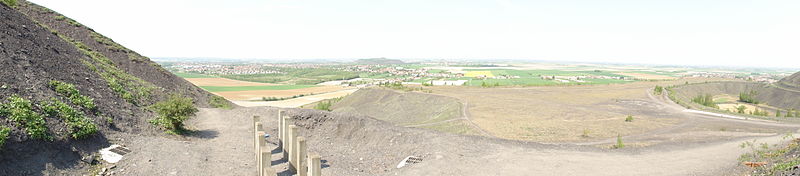 File:Loos-en-Gohelle - Terrils n° 74, 74A et 74B, 11 - 19 de Lens Est, Ouest et Nouveau (022).JPG