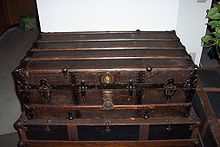 A low-profile cabin trunk from the early 1900s Low-profile cabin trunk.JPG