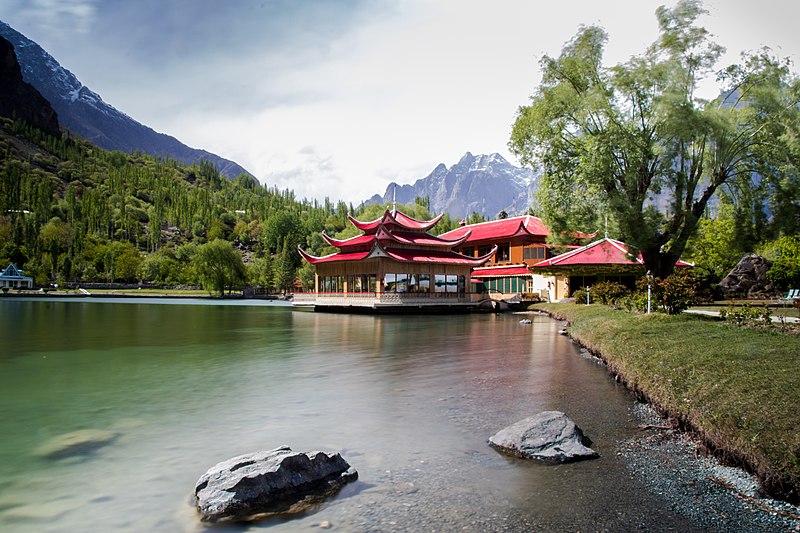 File:Lower Kachura Lake Shangrilla.jpg