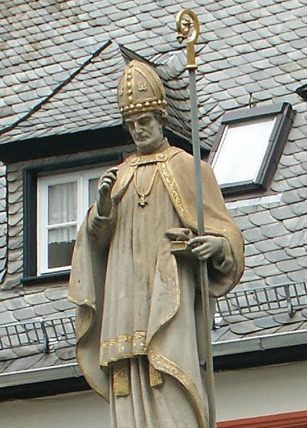 File:Lullus statue hersfeld (cropped).jpg