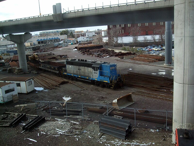 File:MBTA GP9 904 at Inner Belt, April 2010.jpg