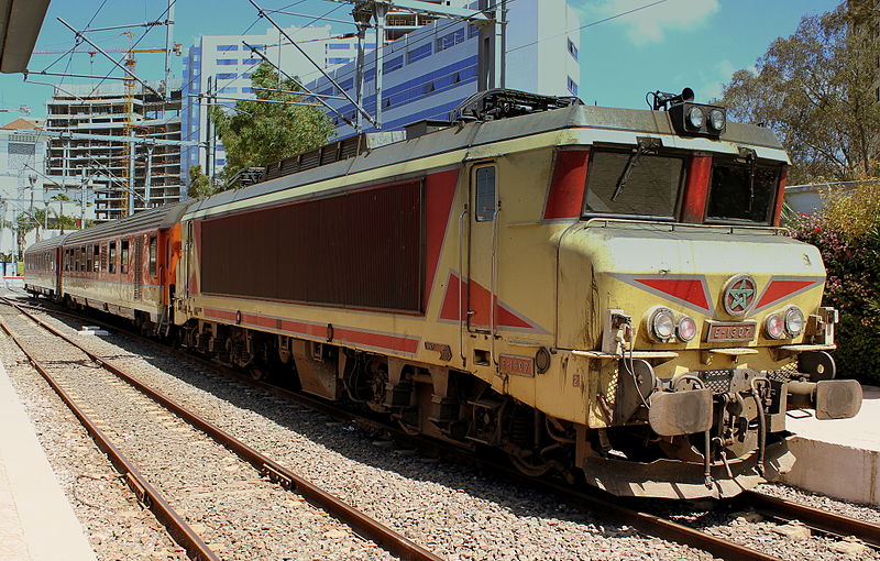 File:MOROCCAN RAILWAYS ELECTRIC LOCO HAULED TRAIN AT TANGER VILLE GARE APRIL 2013 (8694644253).jpg