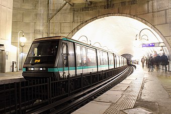 Сколько метро париж. Вагоны метро Парижа. Станция Сити-Холл Нью-Йорк. Метро Парижа поезда. Метро Франции.