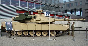 Un char M1A2 Abrams équipé d'une protection active Trophy (en vert sur l'arrière de la tourelle).