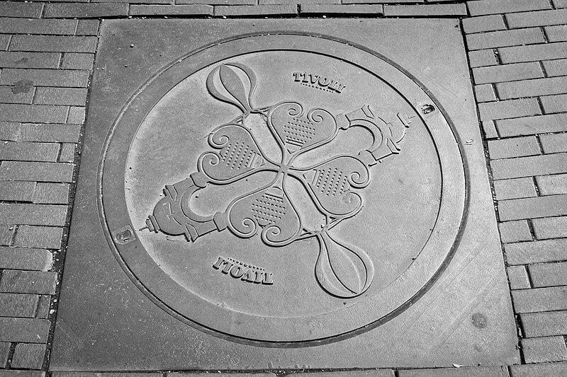 File:Manhole cover in Copenhagen.jpg