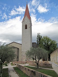 Meran St. Vigil Kirche vom Friedhof.jpg