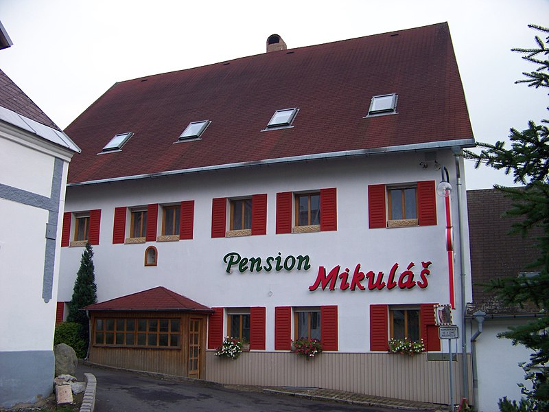 File:Mikulov v Krušných horách, Růžová 28, pension Mikuláš.jpg