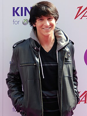 Mitchel Musso na Power Of Youth Arrivals v roce 2010