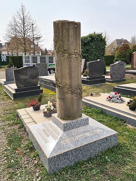 File:Monument Pauli-Cimetière Saint-Louis de Strasbourg (4).jpg