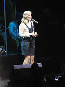 Bedingfield performing in June 2006