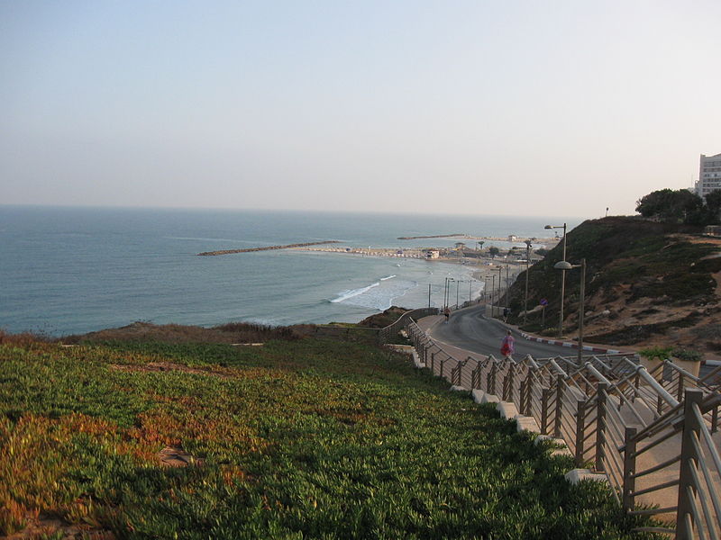 File:Netanya beach033.jpg