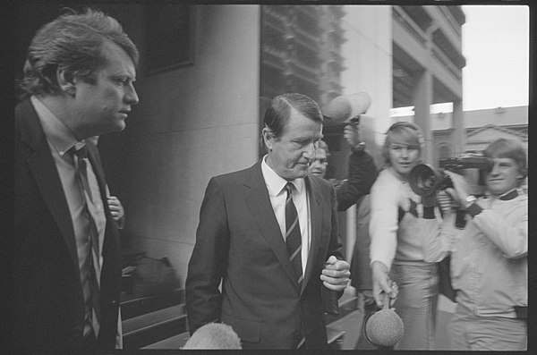 Wran confronted by journalists after appearing before the Street Royal Commission, 1983