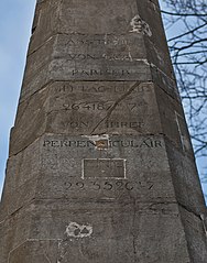 Inschrift auf dem Obelisken