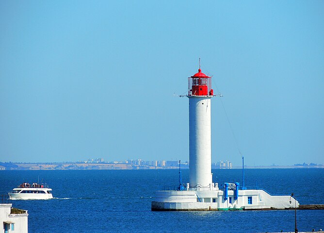 Phare de Vorontsov (en) sur son môle, au port d'Odessa.