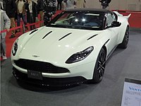 De voorkant van een witte DB11 V12