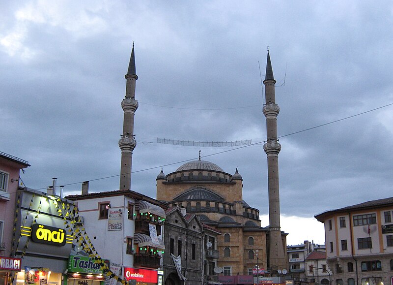 File:Paşa-mosque Sivas.jpg