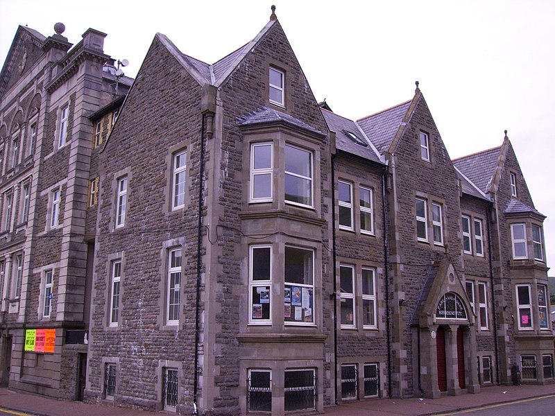 File:Parc and Dare Hall.jpg