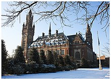 Peace Palace covered by the first flakes of snow of 2009.jpg