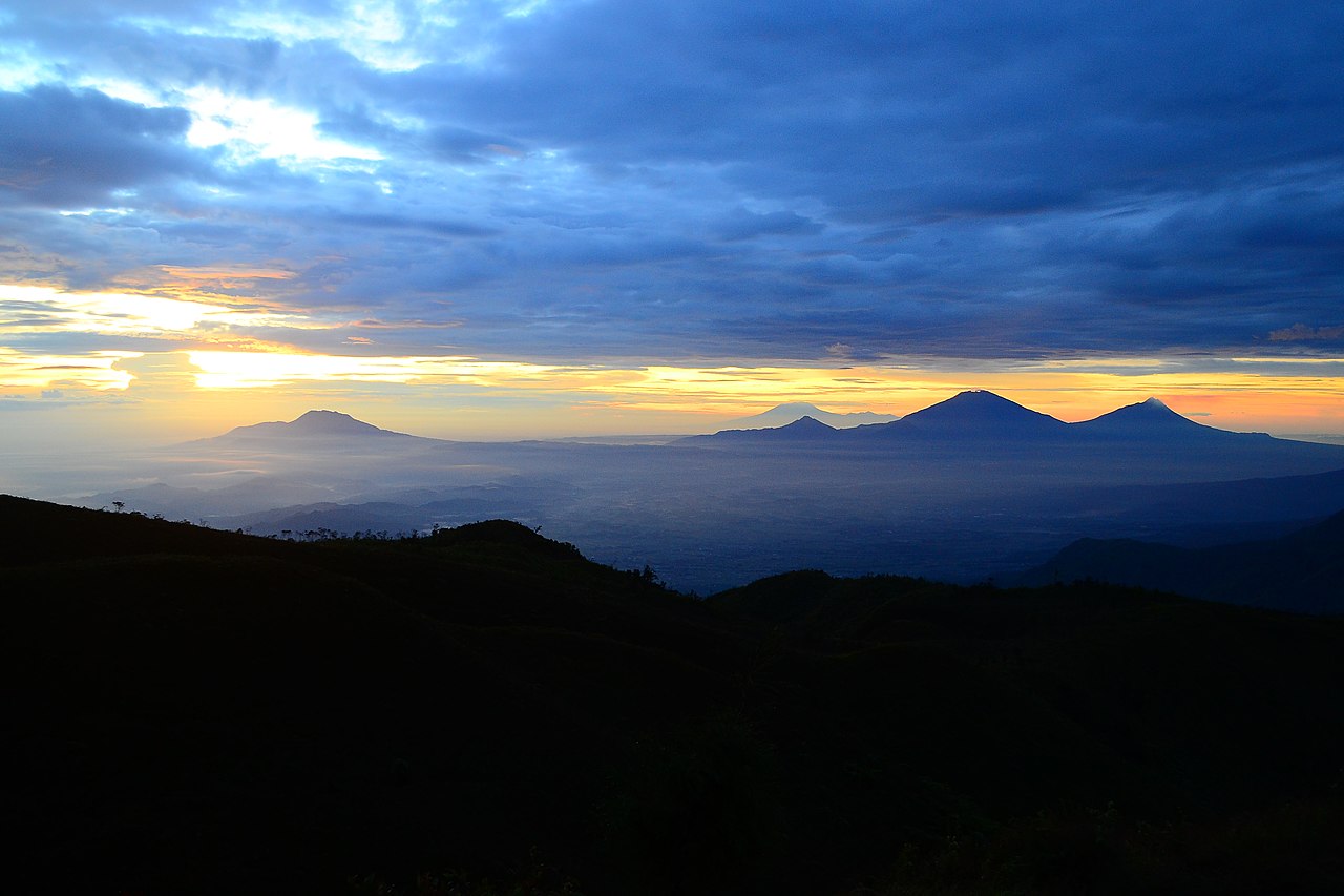 File Pemandangan  dari puncak gunung  prau Dieng Wonosobo 