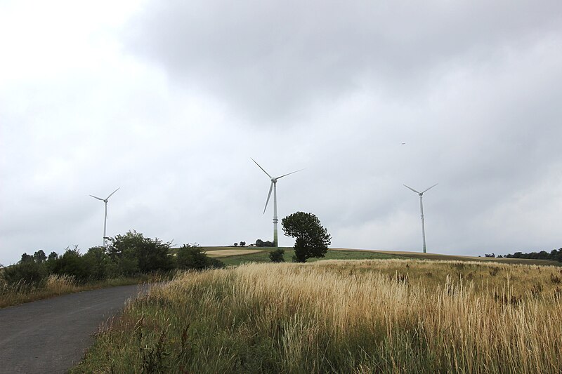 File:Plütscheid (Eifel); Windpark Plütscheid a.jpg