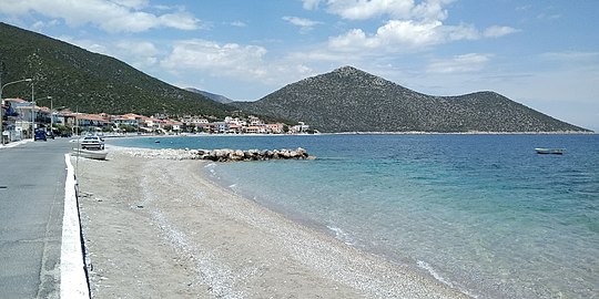 Vue de la plage coté Nord, devant le Cap Tríkkeri .