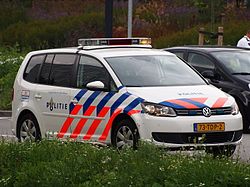 Politie VW met kenteken 73-TDP-2 in Hoofddorp.JPG