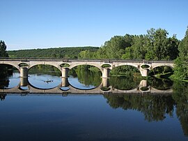 Železniční most přes řeku Vienne v Mazerolles