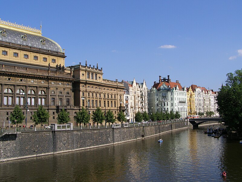 File:Praha, Masarykovo nábřeží 01.jpg