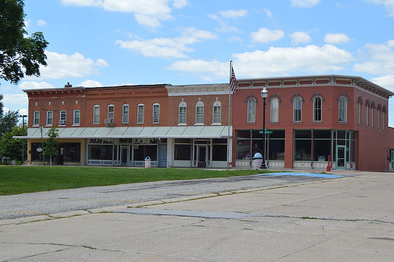 Delwedd:Public square in Barry, western side.jpg