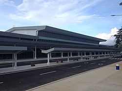 L'aéroport international de Puerto Princesa à l'extérieur 1.jpg