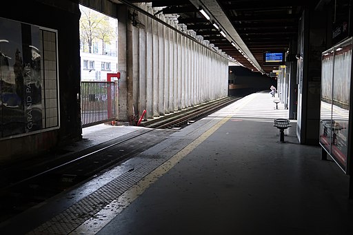 Quais, gare des Invalides, Paris 7e 2