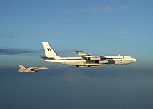 A No. 33 Squadron Boeing 707 refuelling a US Navy F/A-18 in 2002 RAAF EB-707 (33 Sqn) refuelling a US Navy F-A-18 Hornet (VFA-131).jpg