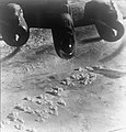 الطائرات البريطانية تقصف المواقع الألمانية خلال معركة العلمين.
