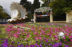 English: Central Riviera Park entrance in Sochi city Русский: Центральный вход в парк "Ривьера" в Сочи