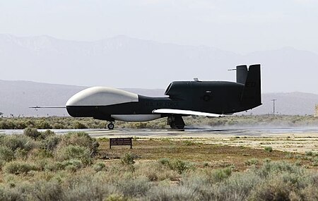 Tập_tin:RQ-4_Global_Hawk_4.jpg