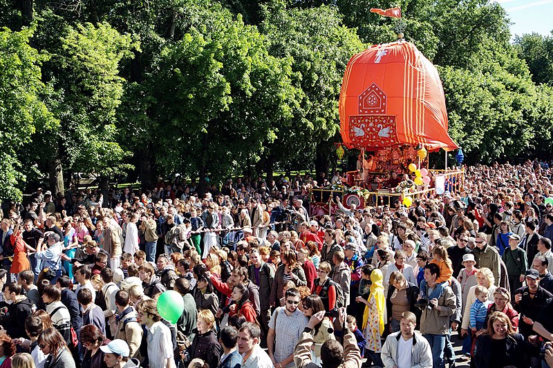 File:Ratha Yatra Moscow 2008.jpg