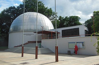 So kommt man zu Raumflugplanetarium „juri Gagarin“ mit den Öffentlichen - Mehr zum Ort Hier