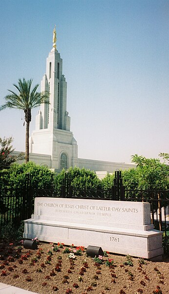 File:Redlands Temple name rock.JPG