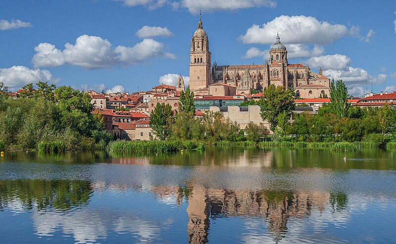 File:Reflejos de la Catedrales de Salamanca edited.jpg