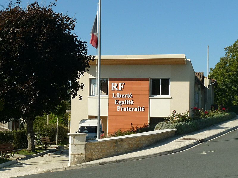 File:Rougnac mairie2.JPG