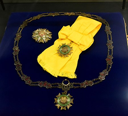 Fail:Royal Family Order of the Crown of Brunei. Awarded Honour to Tuanku Ja'afar in 1996. The Tuanku Ja'afar Royal Gallery, Seremban.jpg