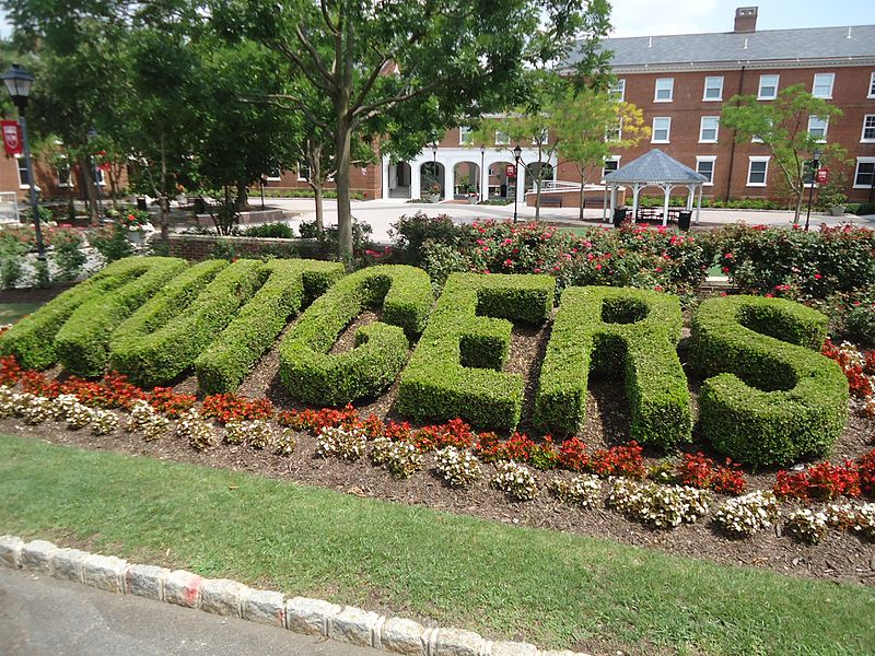 File:Rutgers University hedge with letters spelling R U T G E R S.jpg