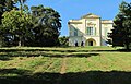 château au bord de l'étang