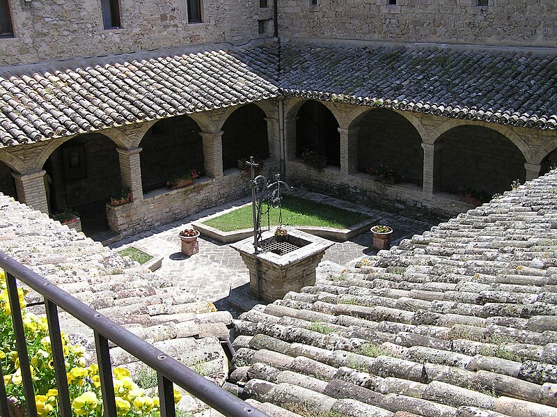 File:S. Damiano-cloister.JPG